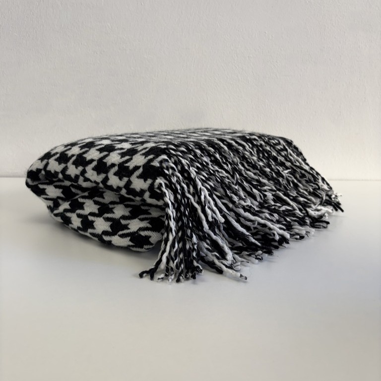 Plaid pied de poule bianco-nero con frange