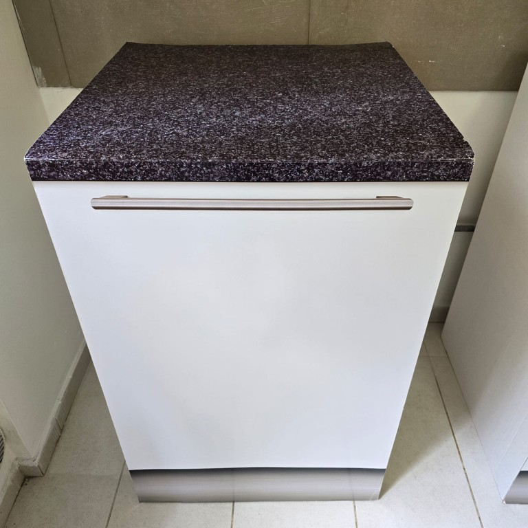 Base cucina anta in cartone bianco stampato piano granito